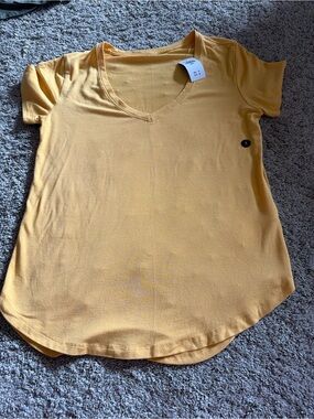 Abercrombie & Fitch Yellow V-Neck Short Sleeve Tee